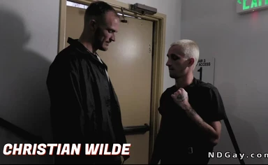 Security guard anal fucks blond guy