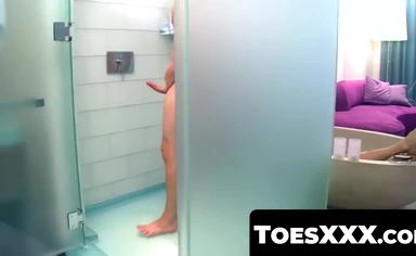 Hot Wesley Marks' Cumshot On Twink's Feet After Passionate Sucking