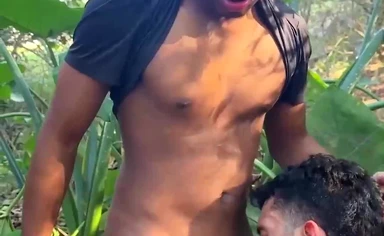 André Pijote fudendo branquinho no mato