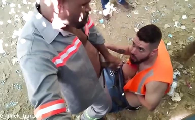 Interracial Fucking in Public Park